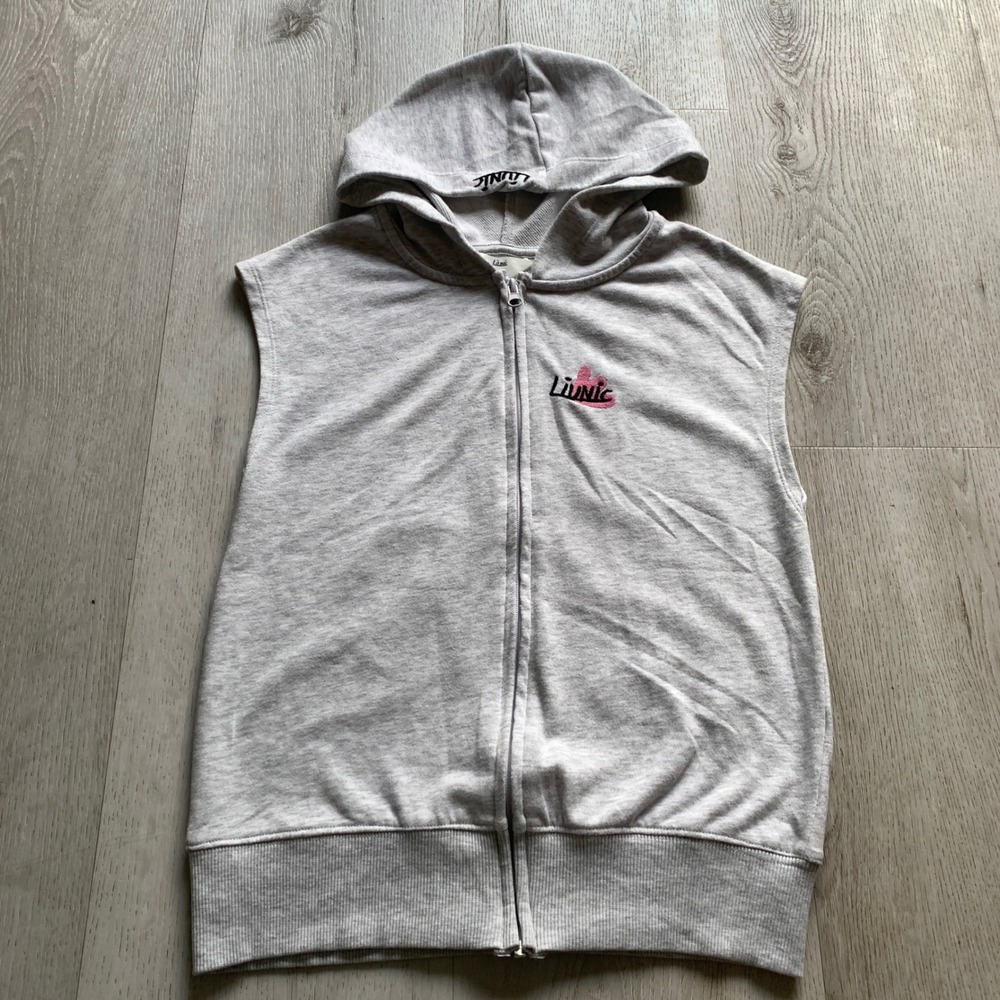 Liunic x H&M Girls 8-10 Full Zip Graphic Sleeveless Printed Hooded Jacket